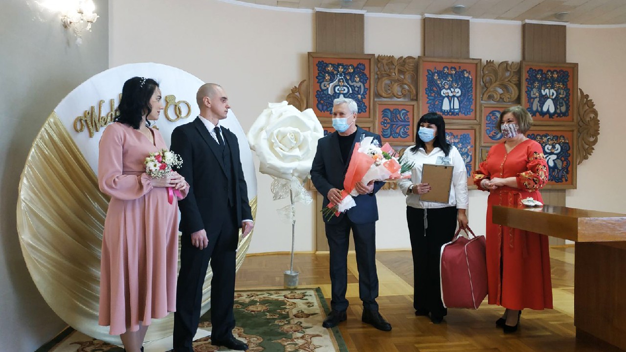 Лубенський міський голова привітав закохані пари