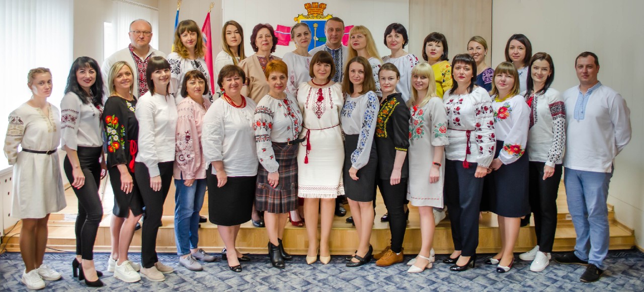 Працівники виконавчого комітету долучилися до відзначення Всесвітнього дня вишиванки