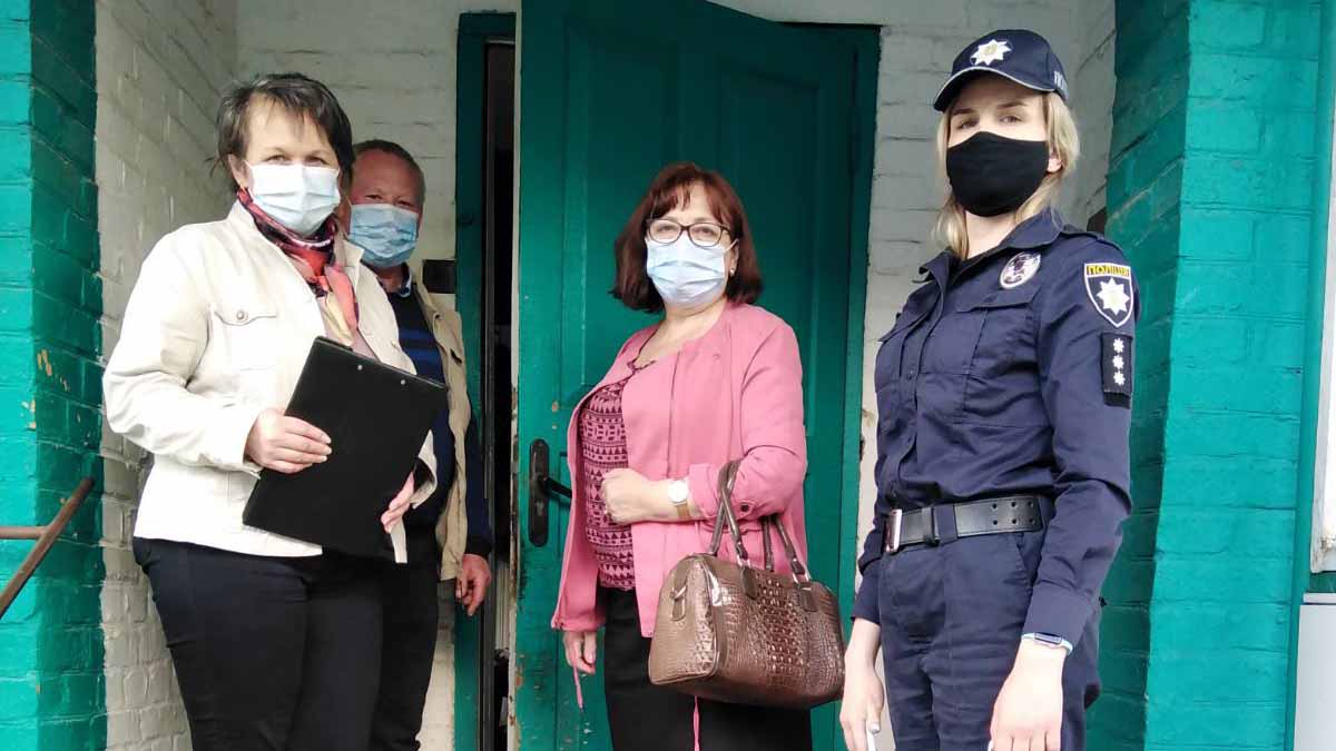 Служба у справах дітей забезпечує соціально-правовий захист дітей-сиріт та дітей, позбавлених батьківського піклування