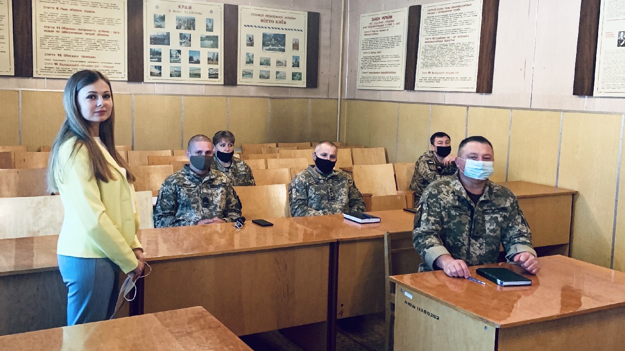 Центром соціальних служб проведено лекцію для військовослужбовців