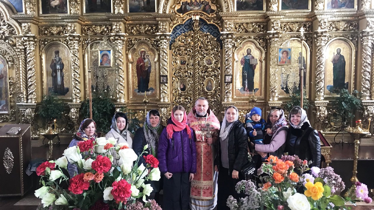 Помолились за усиновлювачів громади