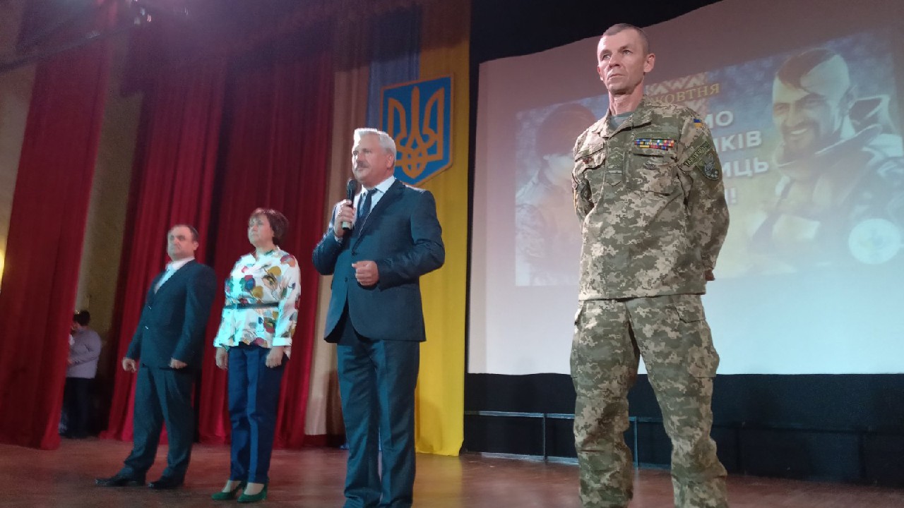 У кінотеатрі віншували захисників та захисниць України