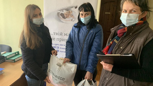  Працівники центру соціальних служб відвідали родини нашої громади