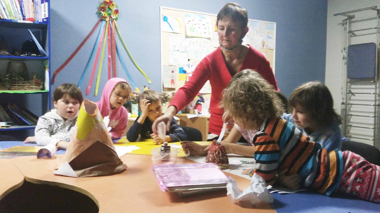 Працівники бібліотеки ім. Малика проводять заняття з дітьми Центру "Надія"