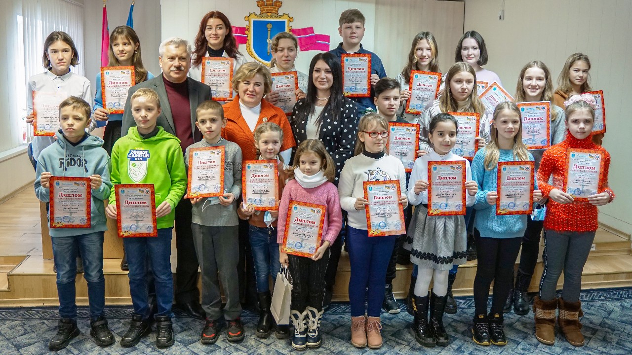 Відбулася церемонія нагородження переможців дитячого конкурсу "Чорні крила біди"