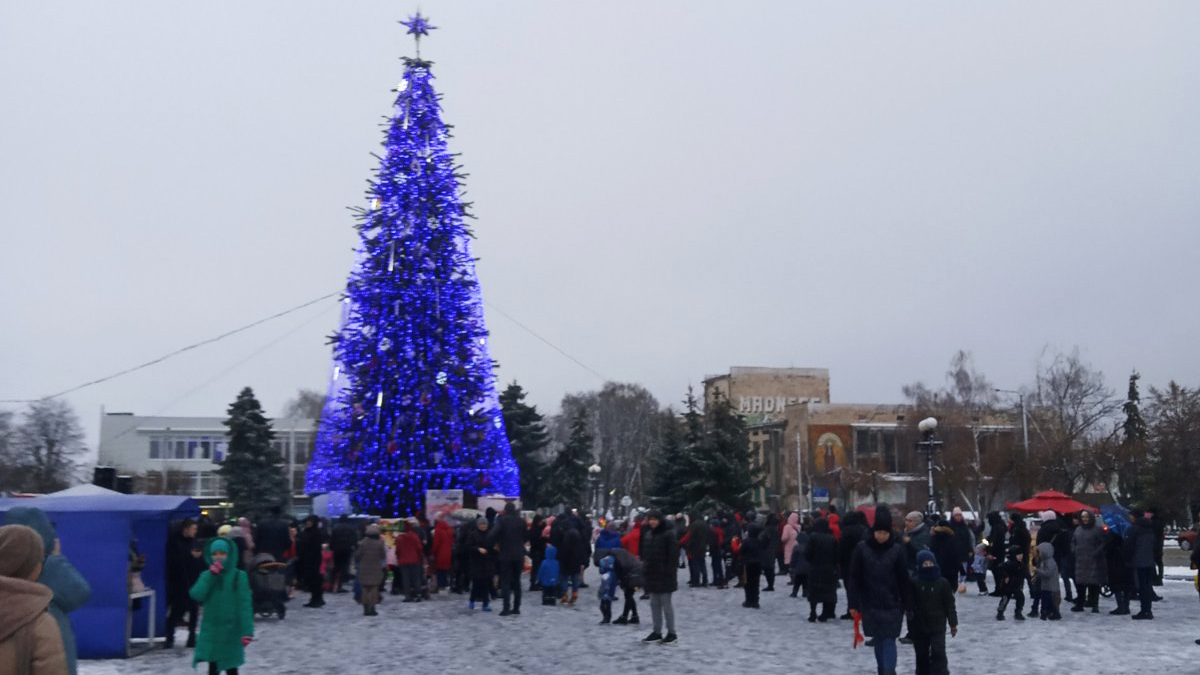 У Лубнах засвічено головну ялинку громади