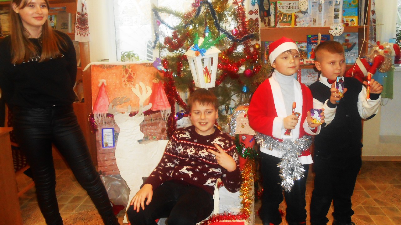 У дитячій книгозбірні провели голосні читання "Різдвяні історії"