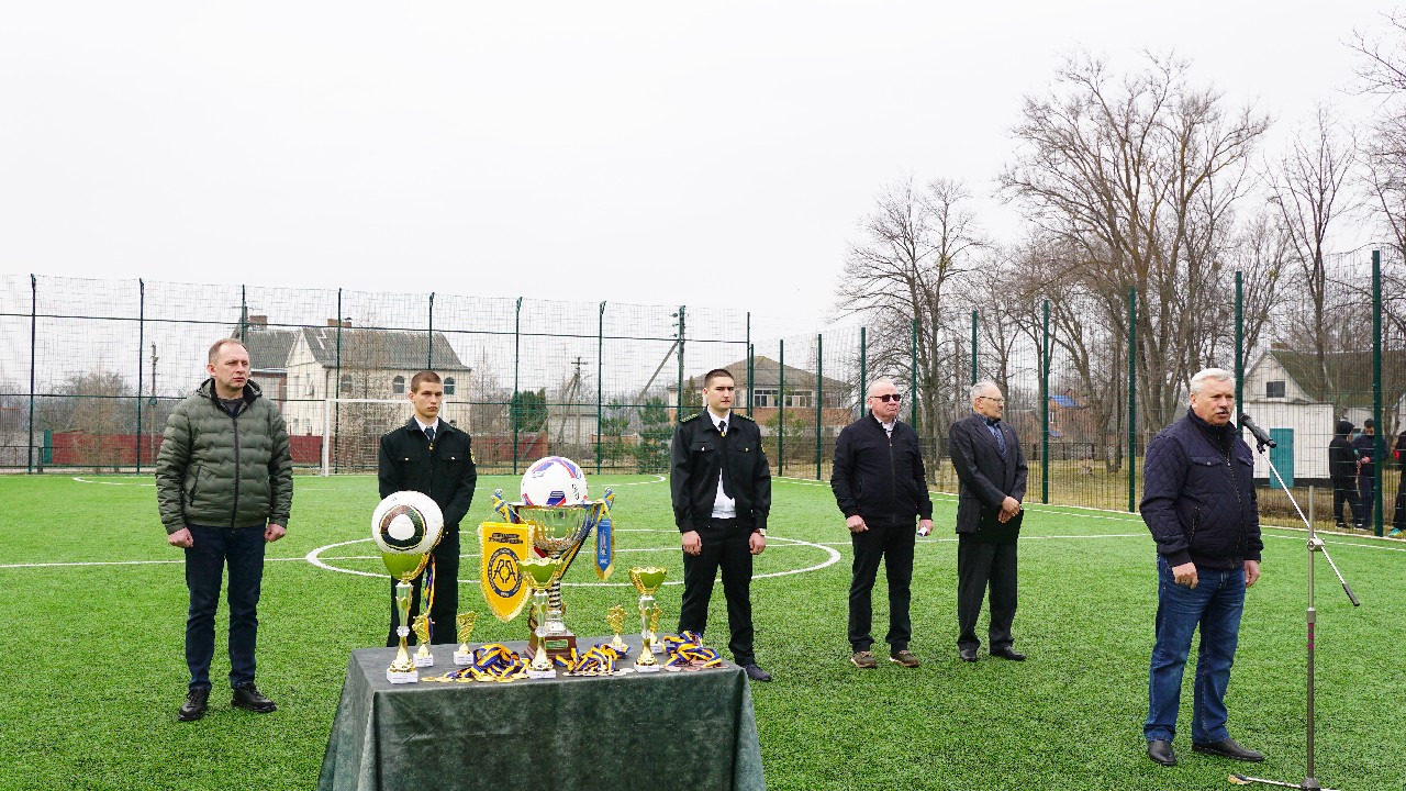 Світлій пам’яті Романа Сендзюка