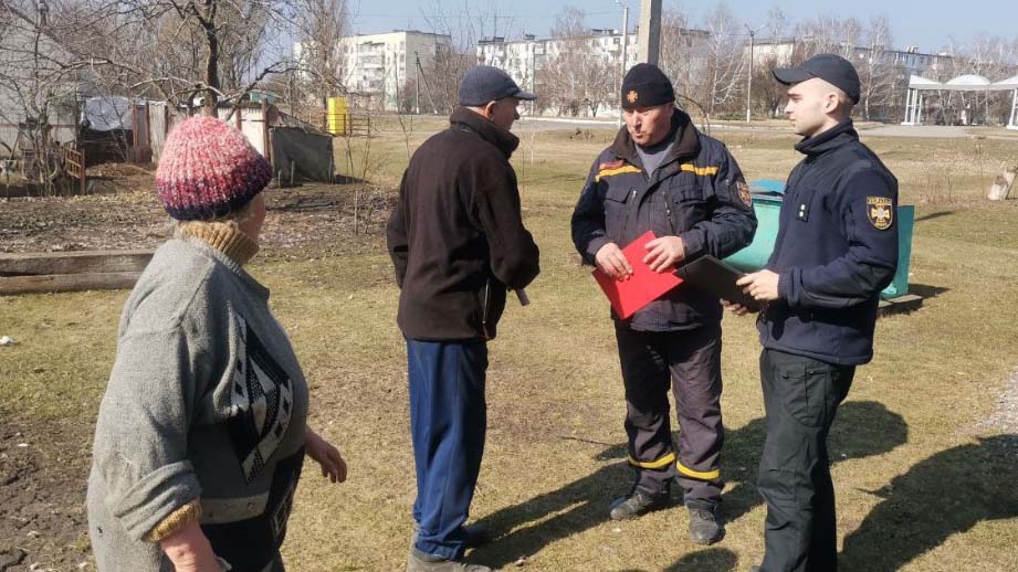 Працівники  ДСНС роз’яснюють і попереджають