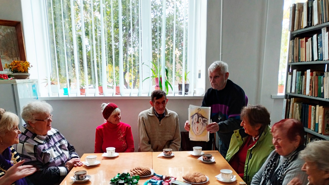  Тепла зустріч  у книгозбірні членів клубу «Палітра»