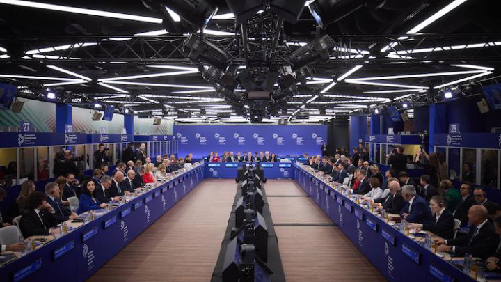 Президент Володимир Зеленський: Нам потрібна достатня кількість зброї, а не підтримка в переговорах