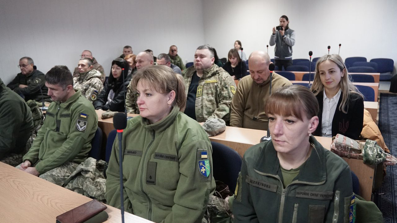 Привітали волонтерів та військовослужбовців