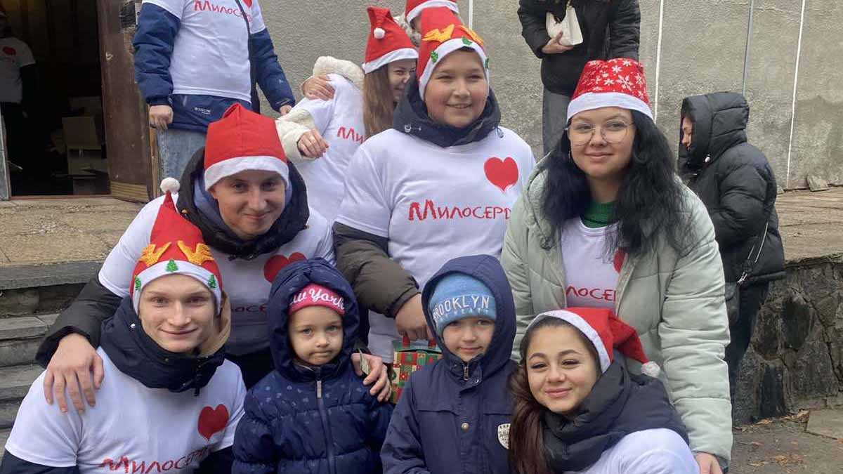 Отримали діти новорічні подарунки