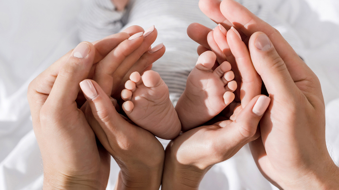 Народжуються діти для життя