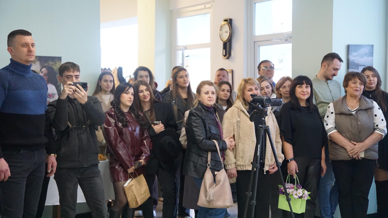  Відбулося відкриття фотовиставки  Аліни Даценко «Неймовірна»