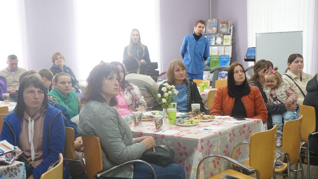 Привітали  багатодітних жінок, чиї чоловіки тримають небо над Україною