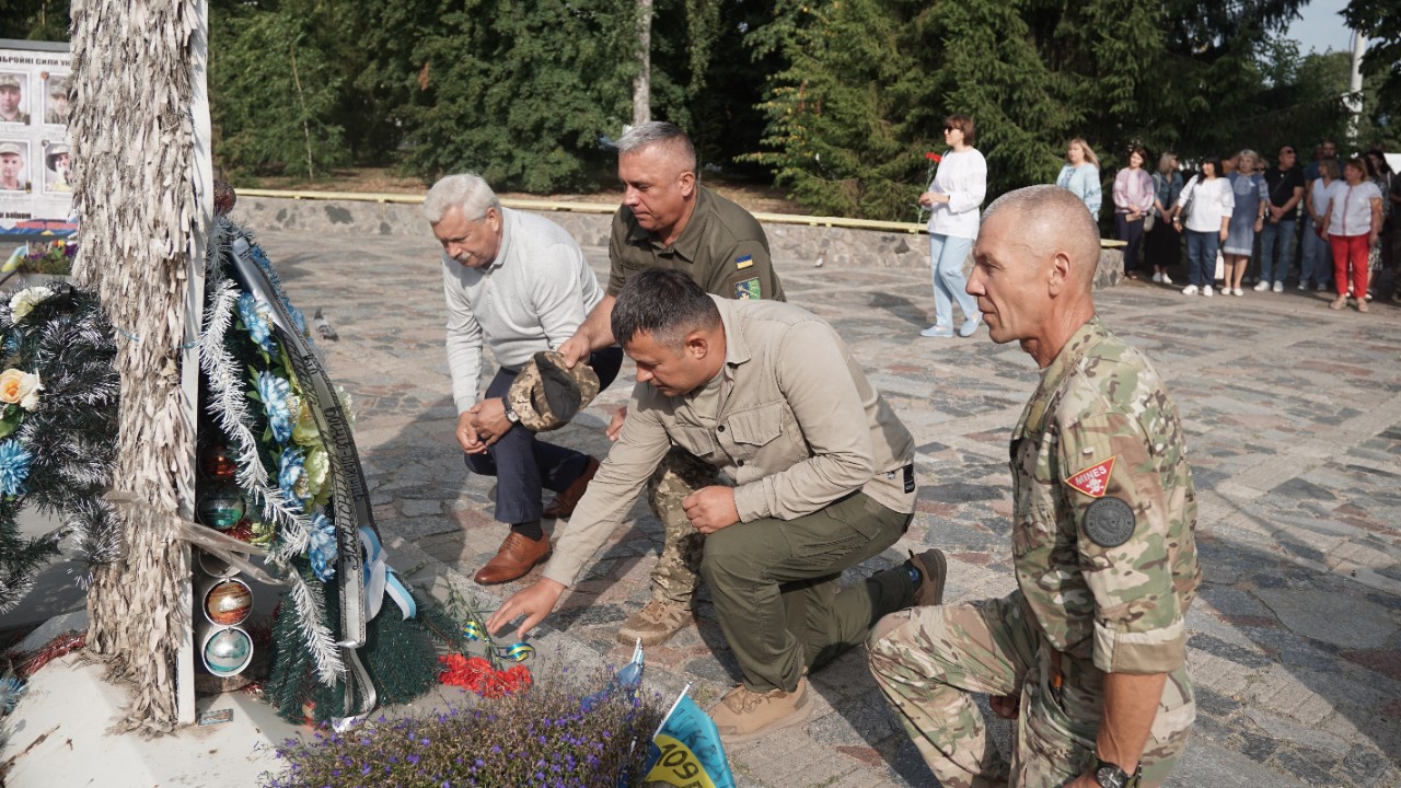 Шануємо героїв, які віддали життя за незалежність України