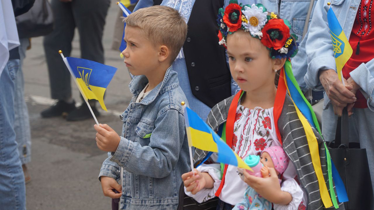 Під синьо-жовтим стягом – до миру і незалежності