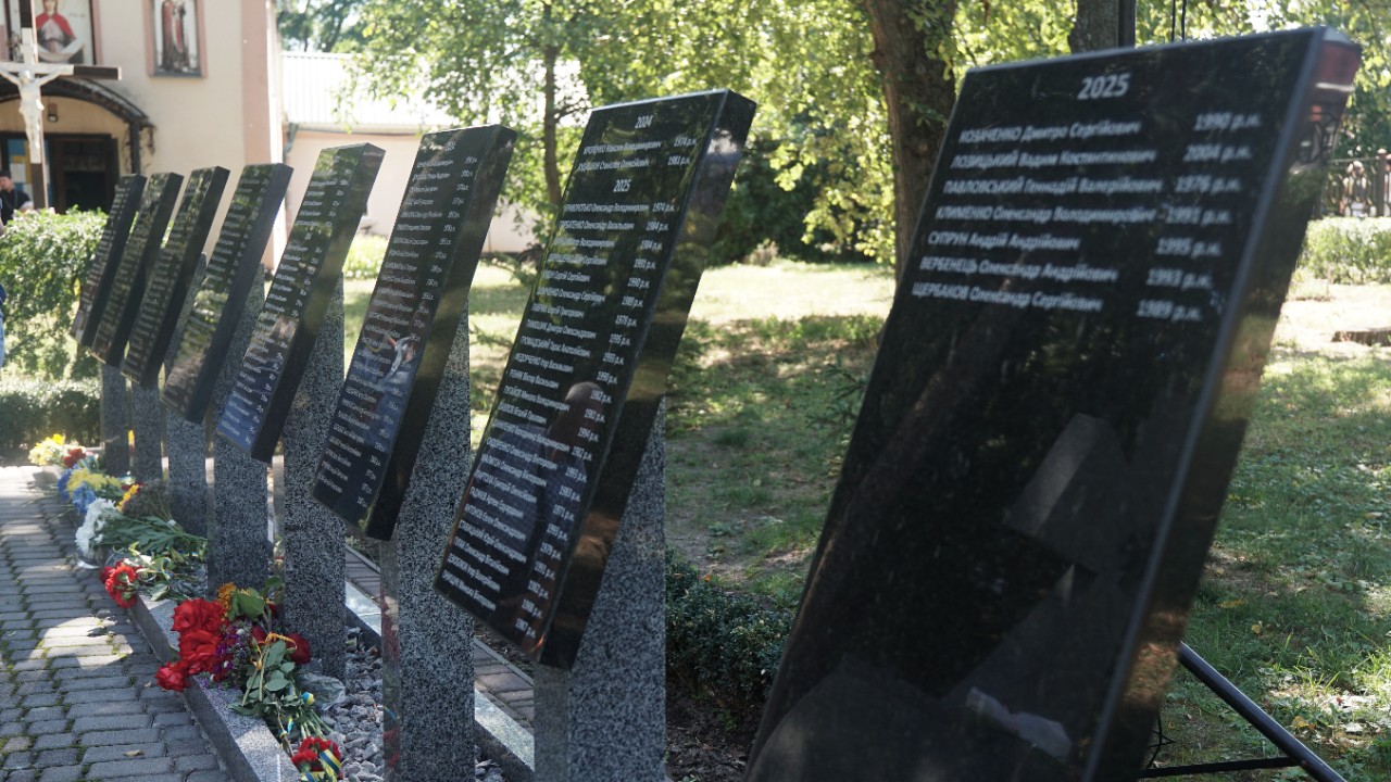 "Людська подяка,  шана й молитви, за чисті душі, що злетіли в небо…"