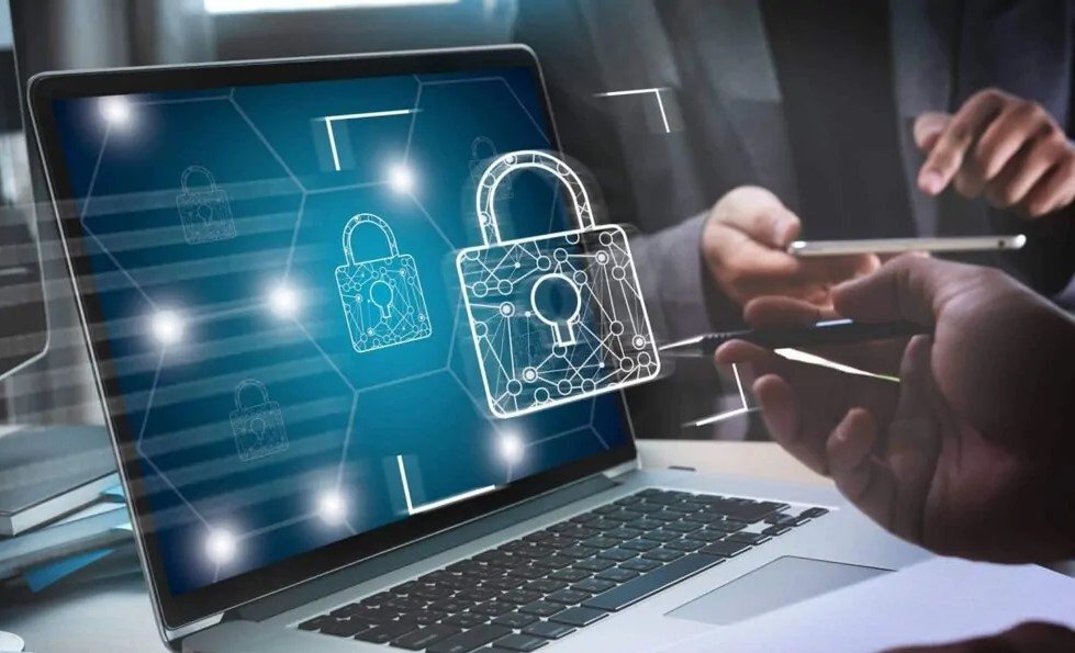 Місяць кібербезпеки: як захистити себе в мережі