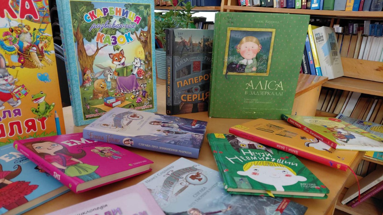 Книжкові смаколики в бібліотеці