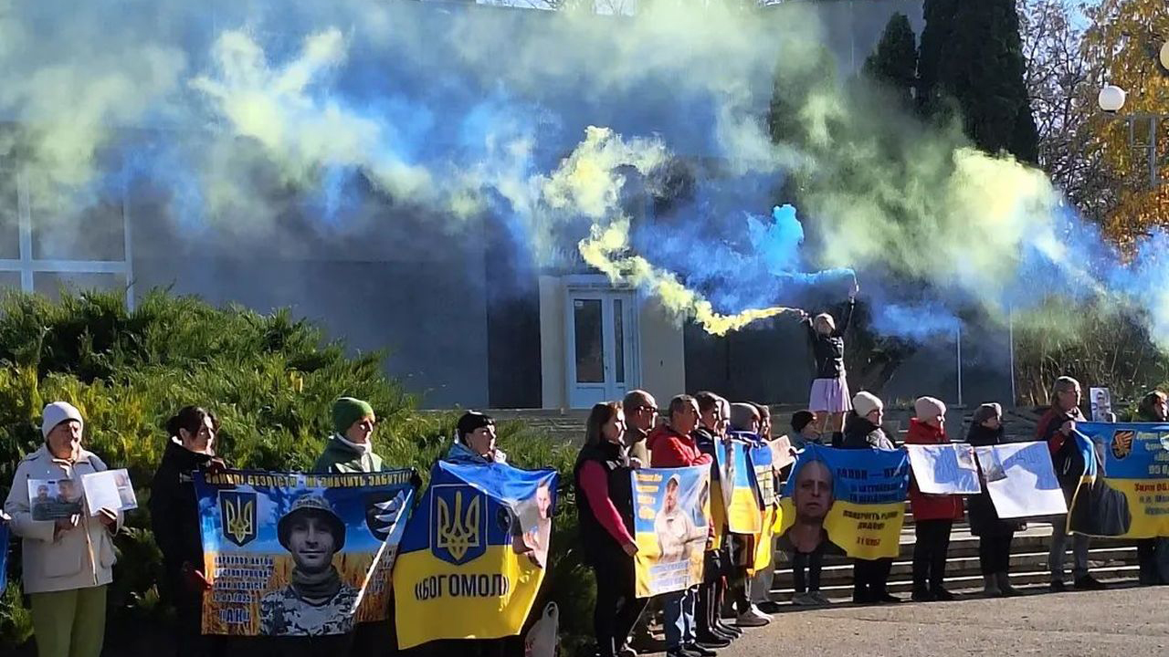 «Не забудьте про  нас у темряві війни»…
