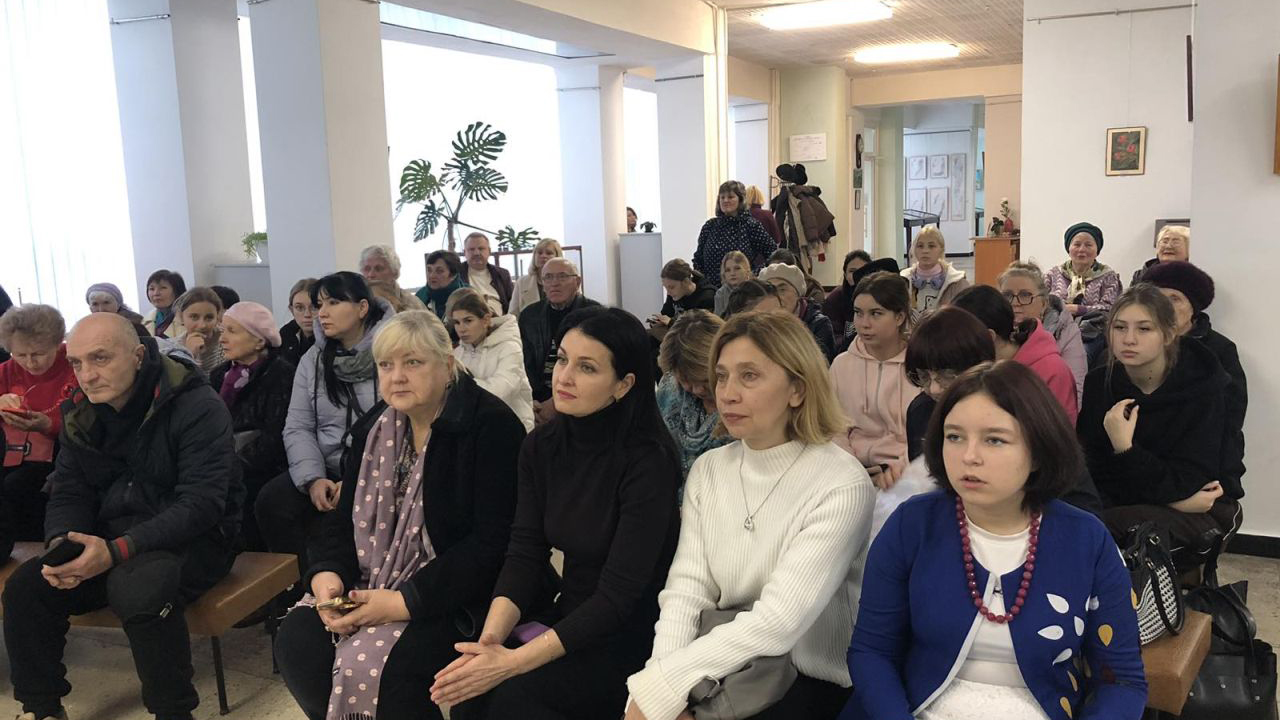 Чарівний дивосад творчості  художниці Любові Початко