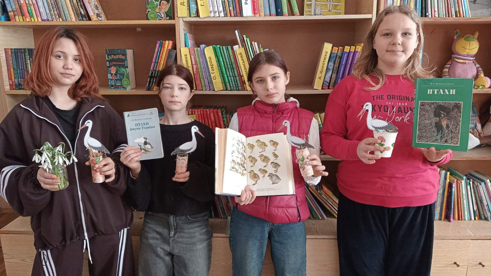 Лелеча родина в бібліотеці