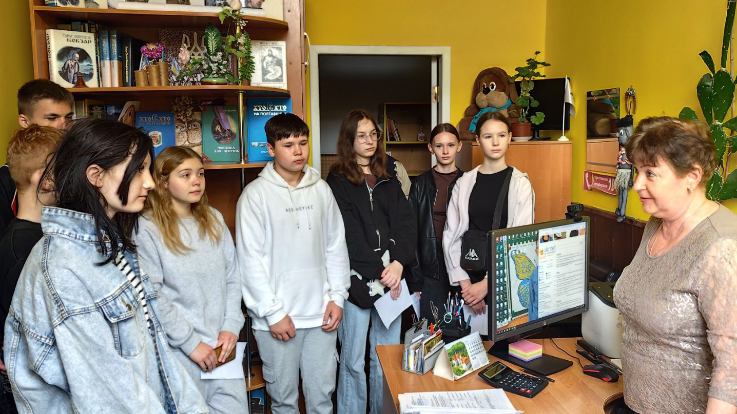 По той бік книжкової полиці