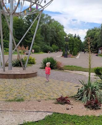 49 На алеях парку