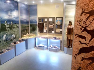 53 В залі археології