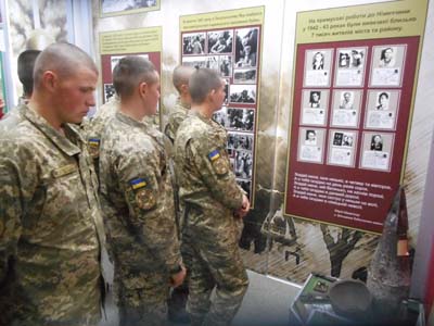 57 В залі війни