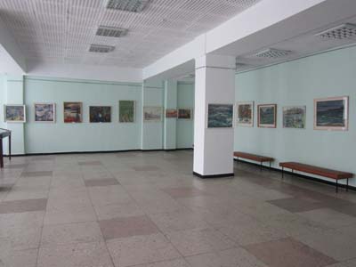 60а В залах галереї