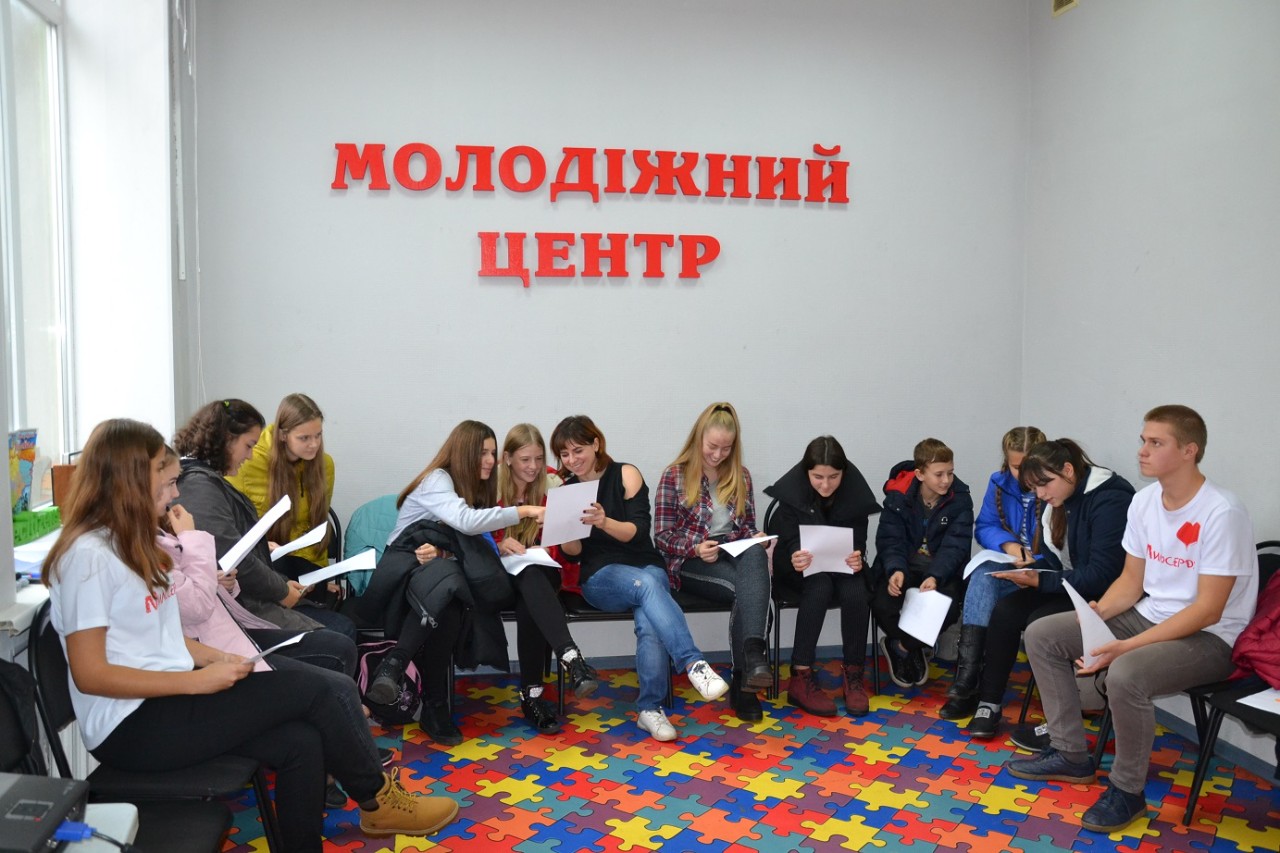 Молодіжний дебатний центр